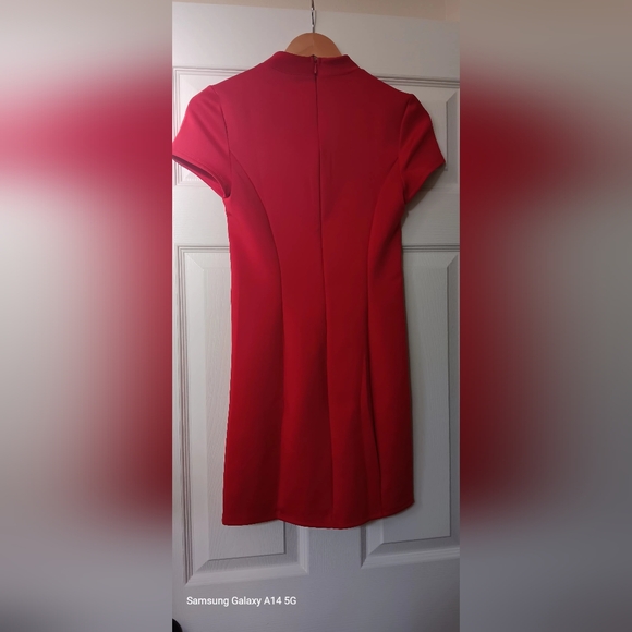 🇺🇲NWT GUESS CUTOUT MINI DRESS - Picture 7 of 7